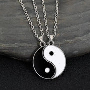 Essentialshouses New Best Friends black white Necklace
