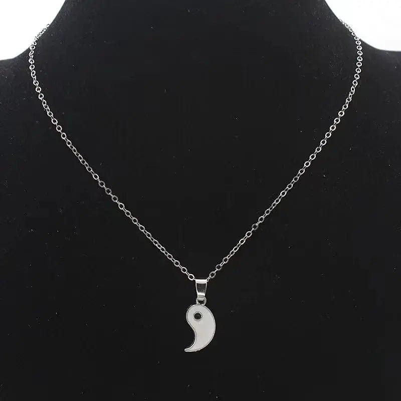 Essentialshouses New Best Friends black white Necklace