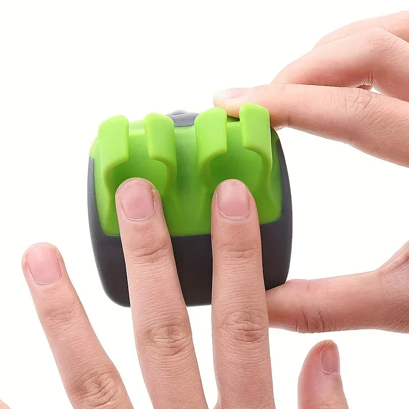 Essentialshouses Green 1pc Stainless Steel Handheld Vegetable Peeler with Rubber Finger Grip Comfortable Palm Peeler Suitable for Carrots, Etc