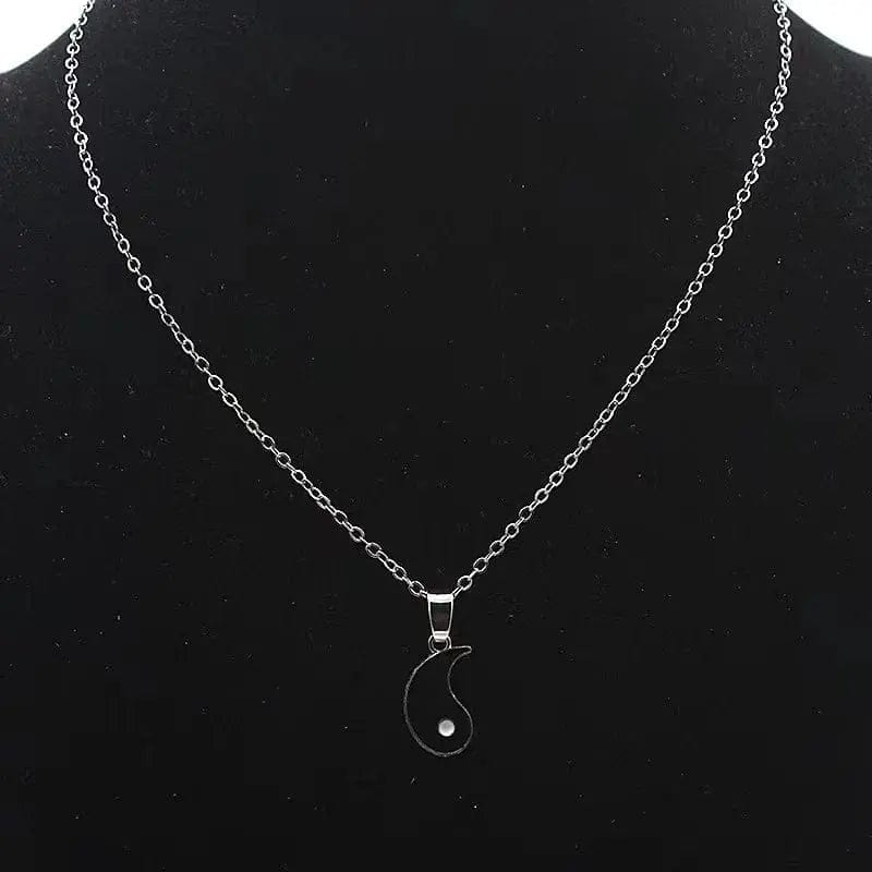 Essentialshouses New Best Friends black white Necklace