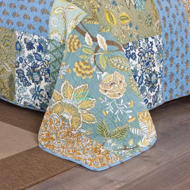 Essentialshouses Summer Patchwork Quilt Set