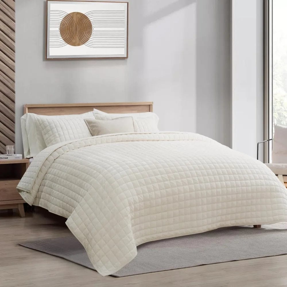 Essentialshouses WHITE Luxury Velvet Quilt Bedding Set