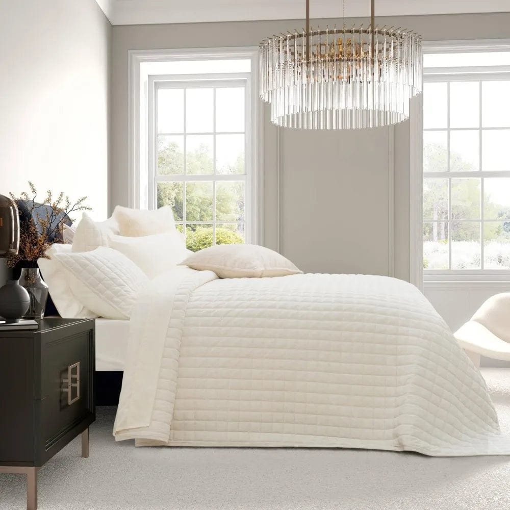 Essentialshouses WHITE Luxury Velvet Quilt Bedding Set
